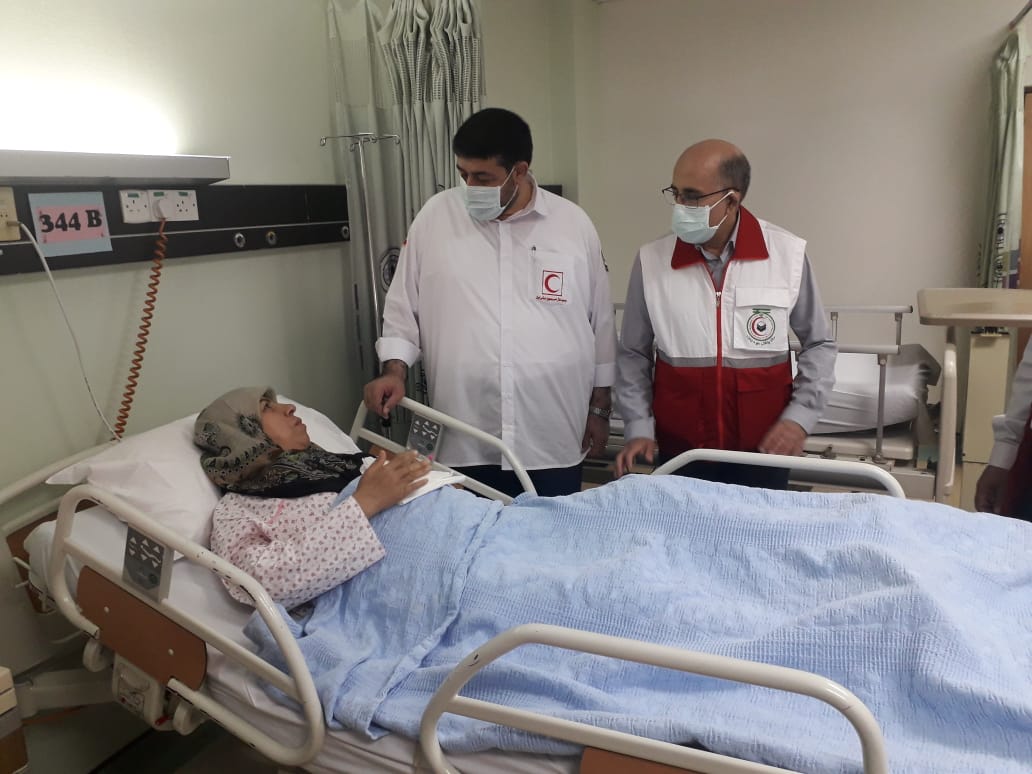 عیادت رئیس هلالاحمر از زائران ایرانی بستری در بیمارستان "نور" مکه/ حضور پزشکان با تجربه ایرانی مراجعه به بیمارستانهای سعودی را کم کرد